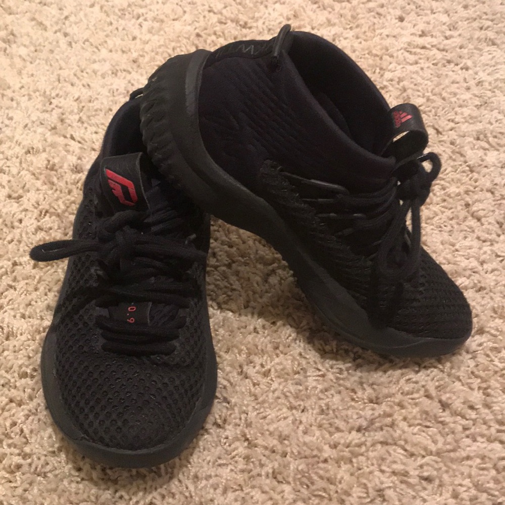 Adidas Dame 4 boys basketball shoes size 4